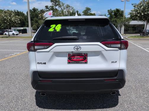Ice 2024 Toyota RAV4 XLE