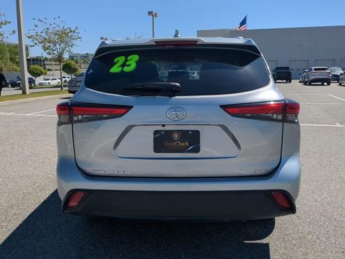 Celestial Silver 2023 Toyota Highlander XLE