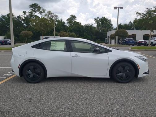 2026 Toyota Prius Plug-In Hybrid SE