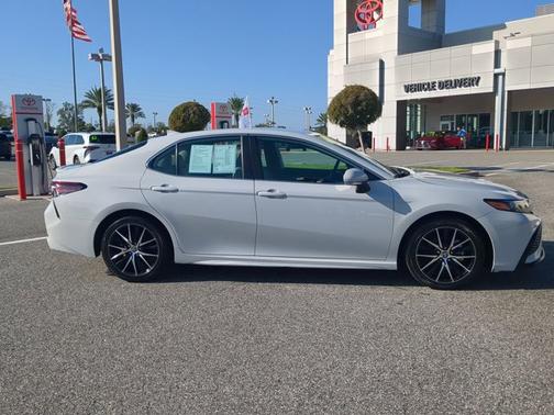 2023 Toyota Camry SE