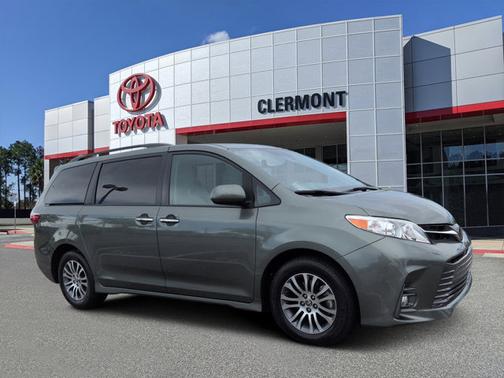 Jade Metallic 2020 Toyota Sienna XLE