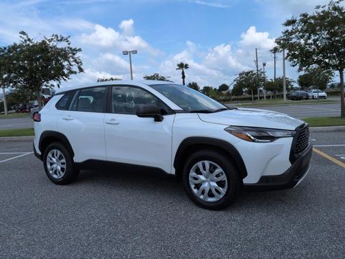 Pearl 2023 Toyota Corolla Cross L