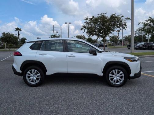 Pearl 2023 Toyota Corolla Cross L