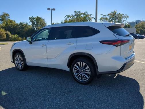 2024 Toyota Highlander Platinum