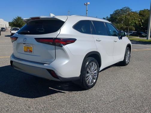 2024 Toyota Highlander Platinum