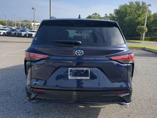 2025 Toyota Sienna XSE