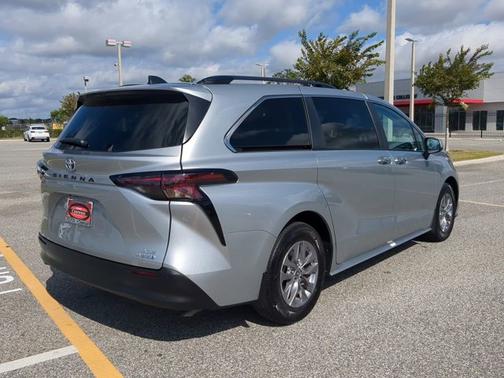 2024 Toyota Sienna XLE