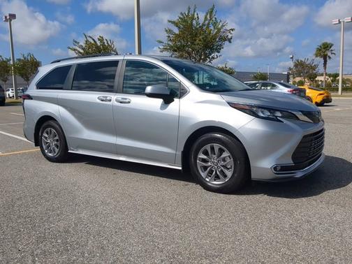 2024 Toyota Sienna XLE