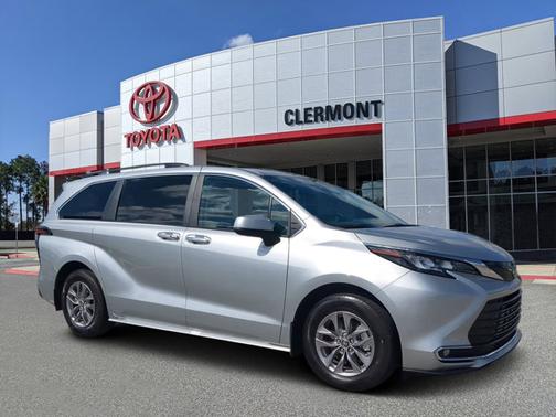 2024 Toyota Sienna XLE