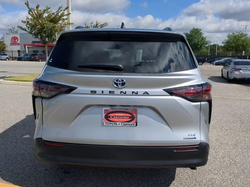 2024 Toyota Sienna XLE