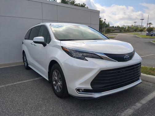 2024 Toyota Sienna XLE
