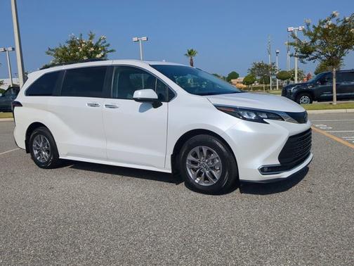 2024 Toyota Sienna XLE