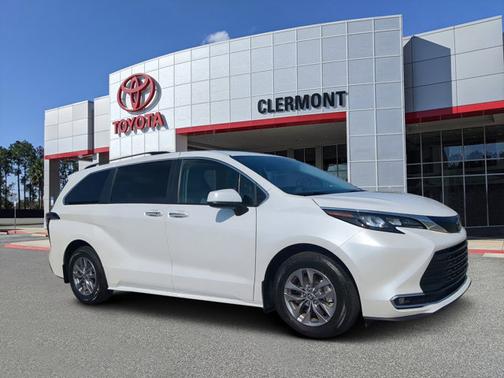 2024 Toyota Sienna XLE