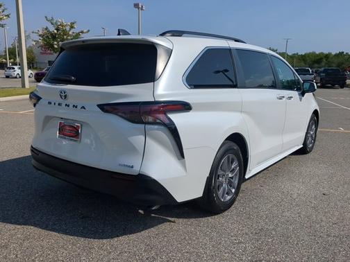 2024 Toyota Sienna XLE