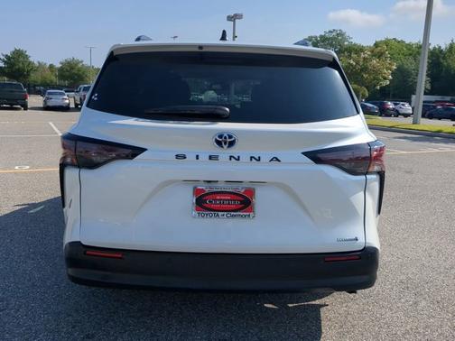 2024 Toyota Sienna XLE