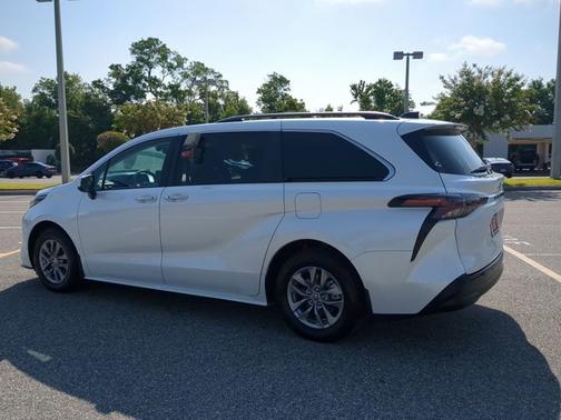 2024 Toyota Sienna XLE