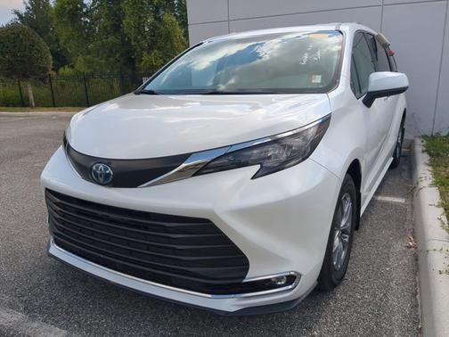 2024 Toyota Sienna XLE