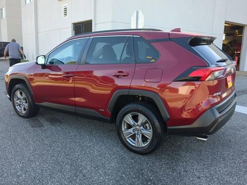 2022 Toyota RAV4 Hybrid XLE