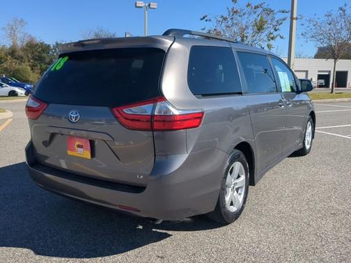 2018 Toyota Sienna LE