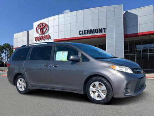 2018 Toyota Sienna LE