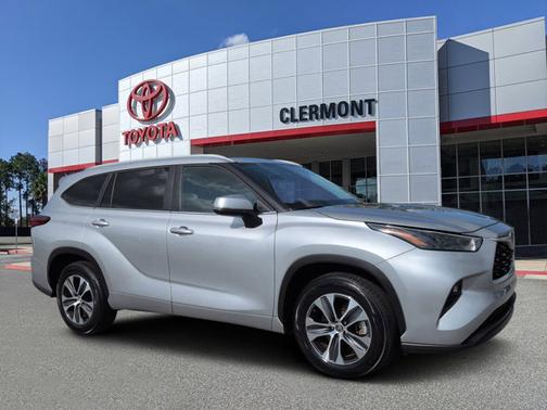 Celestial Silver Metallic 2023 Toyota Highlander XLE