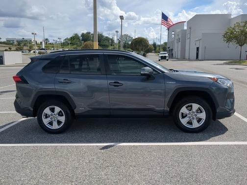 2021 Toyota RAV4 Hybrid XLE