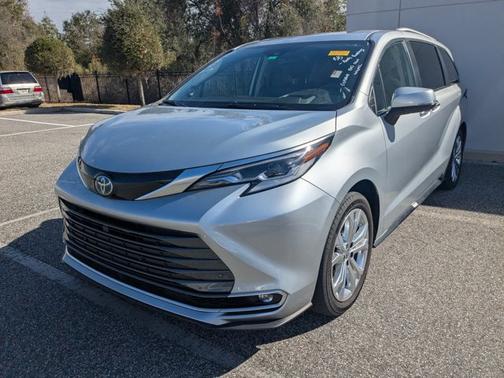 2023 Toyota Sienna Platinum