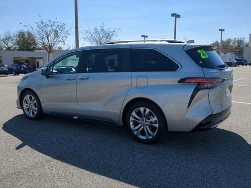 2023 Toyota Sienna Platinum