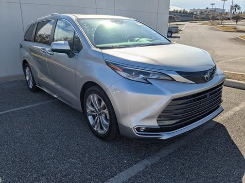 2023 Toyota Sienna Platinum