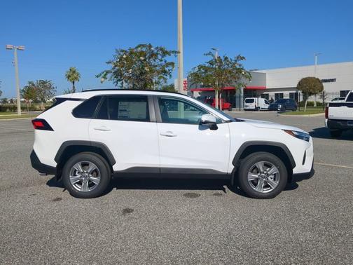 2025 Toyota RAV4 XLE
