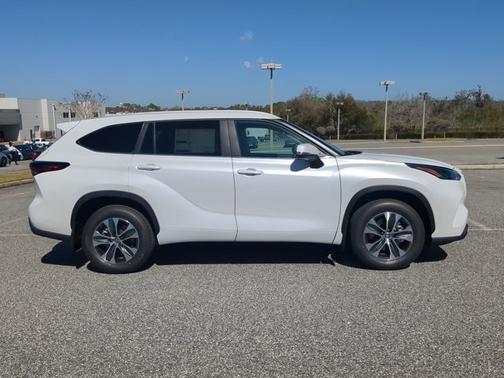 2026 Toyota Highlander XLE