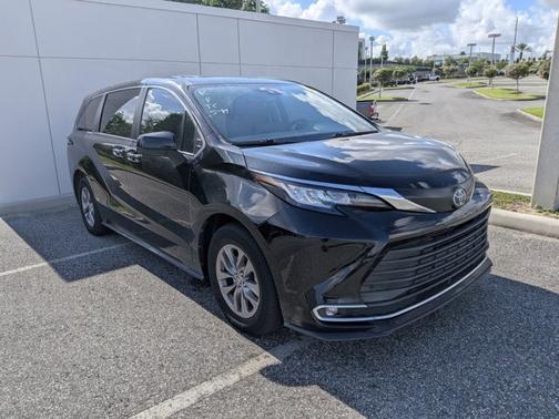 Midnight Black Metallic 2023 Toyota Sienna XLE