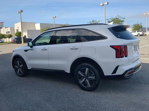 Glacial White Pearl 2023 Kia Sorento S