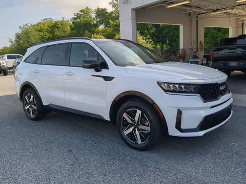 Glacial White Pearl 2023 Kia Sorento S