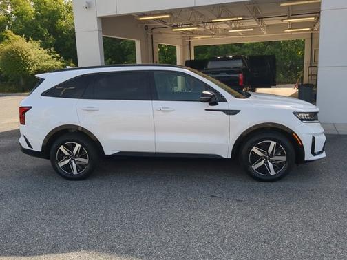 Glacial White Pearl 2023 Kia Sorento S
