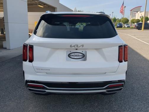 Glacial White Pearl 2023 Kia Sorento S