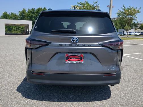 2023 Toyota Sienna LE