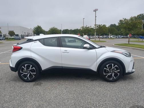 2022 Toyota C-HR XLE