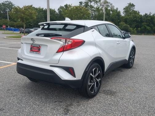 2022 Toyota C-HR XLE