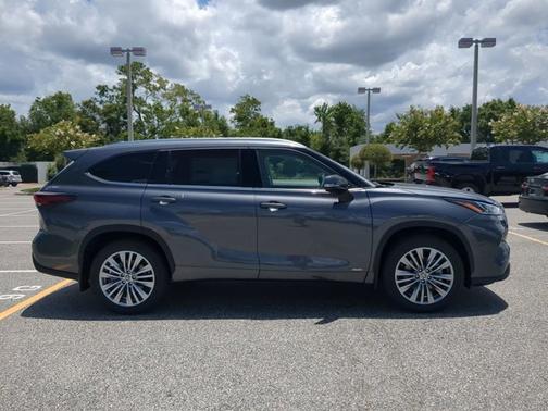 2025 Toyota Highlander Hybrid Platinum