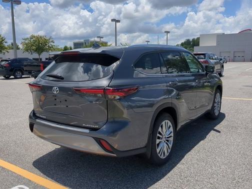 2025 Toyota Highlander Hybrid Platinum