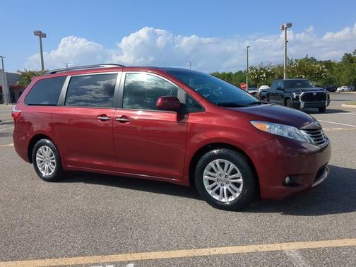 2017 Toyota Sienna XLE