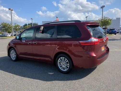 2017 Toyota Sienna XLE