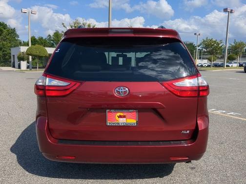 2017 Toyota Sienna XLE