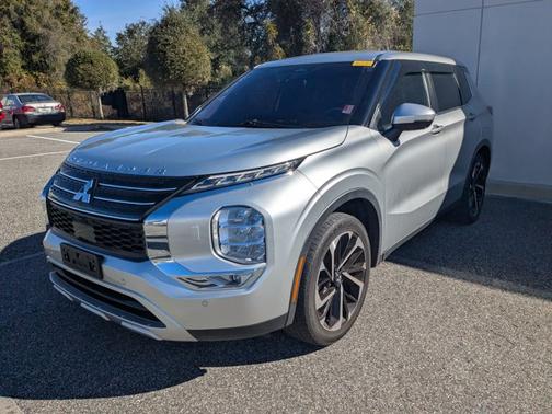 2022 Mitsubishi Outlander SE