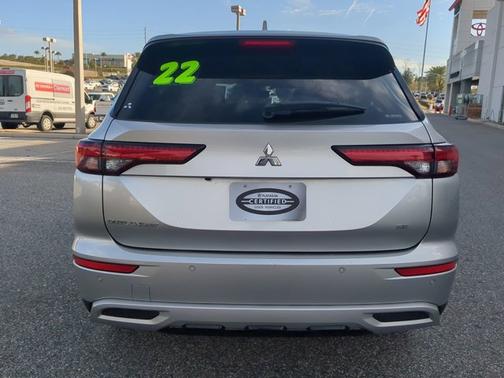 2022 Mitsubishi Outlander SE