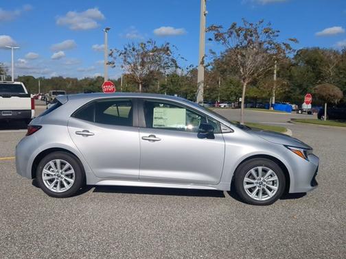 2026 Toyota Corolla Hatchback SE