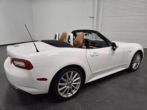 2017 FIAT 124 Spider Base