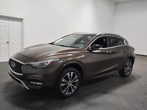 2017 INFINITI QX30 Premium