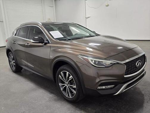 2017 INFINITI QX30 Premium